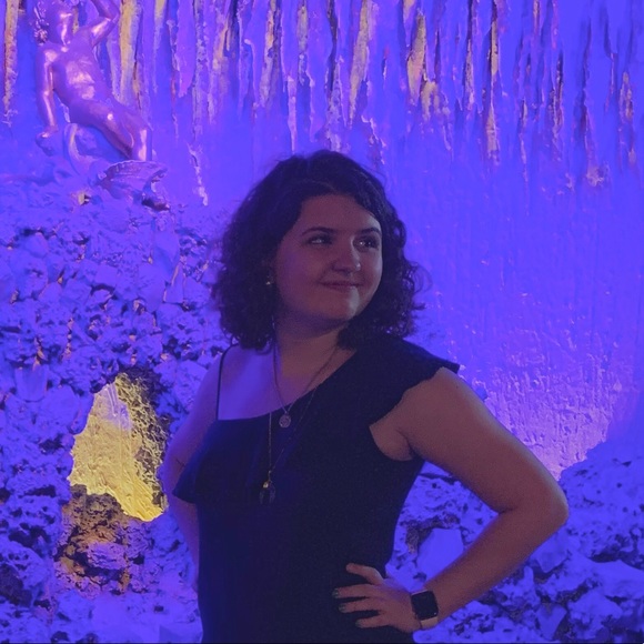 Meet your Posher, Taylor - Picture 1 of 1